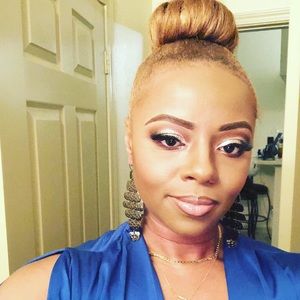 Meet your Posher, Aisha